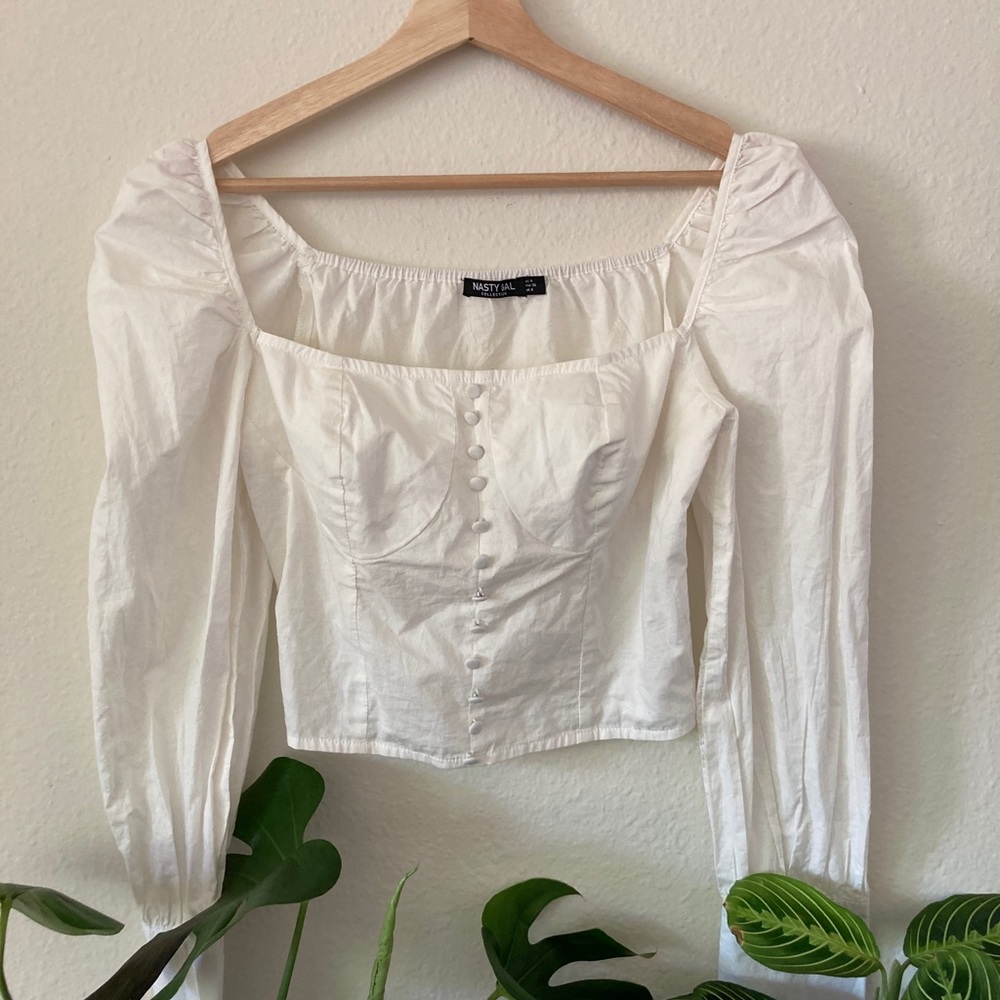 White puffy sleeve top